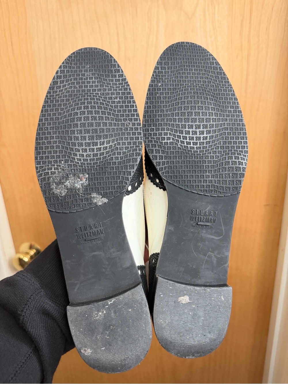 Stuart Weitzman Women’s Black & White Leather Tassel Loafers. Size: 9 - Picture 8 of 8